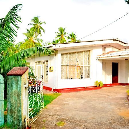 Aeroform Homestay Negombo Eksteriør billede